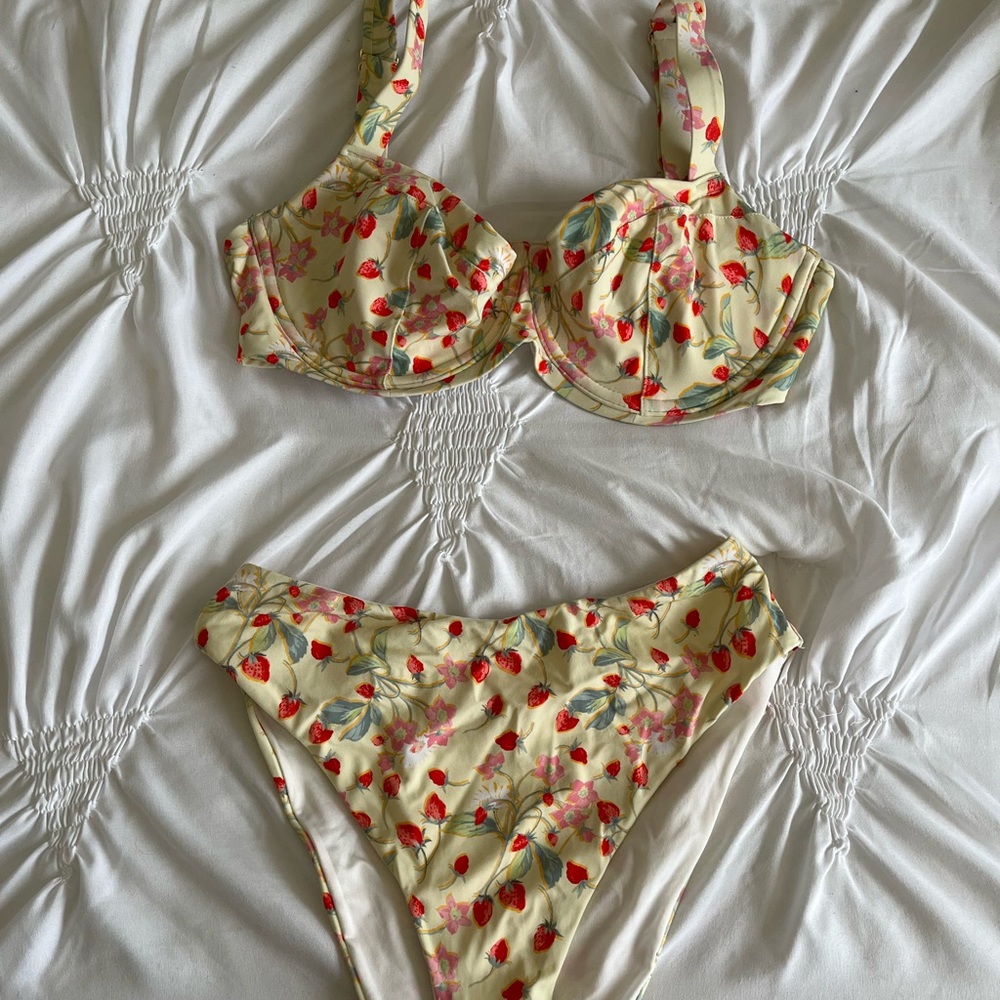Victoria Secret 2 Pc Bikini- Pale Yellow with Strawberry Print🍓